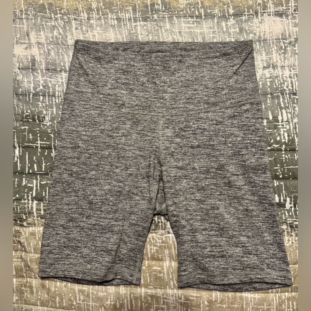 Old Navy Active - Gray/Black Biker Shorts - Women’s Size Medium